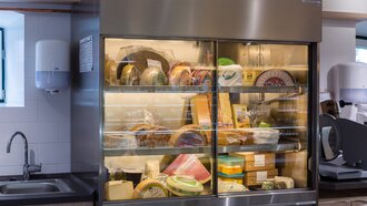Käsekühlschränke im Rochushof - Installation durch Firma Strauß