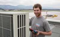 Flughafen Salzburg - Wartungsarbeiten an den Klimaanlagen durch Strauß Kälte
