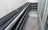 Außenverlegung von kältemittelführenden Leitungen im Gusswerk - Installation durch Firma Strauß