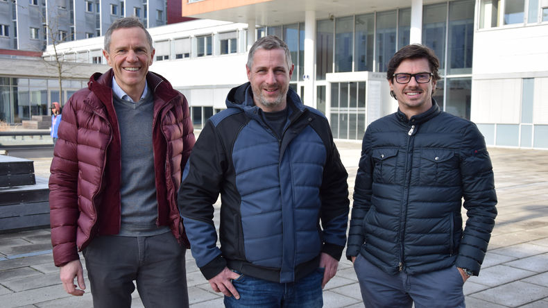 Team von jungen, motivierten Personen der Firma Strauß