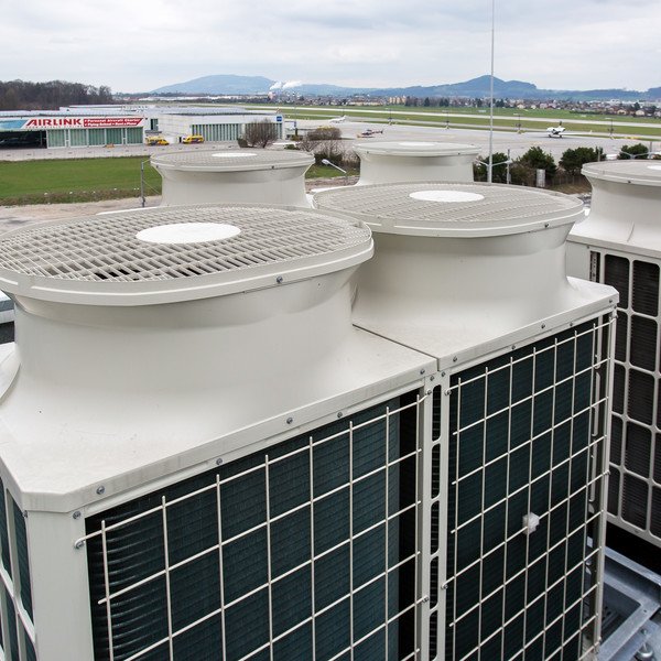 Flughafen Salzburg - installierte Klimaanlagen Außenansicht