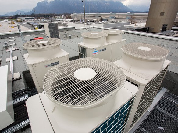 Außengeräte Installation durch Firma Strauß beim Flughafen Salzburg